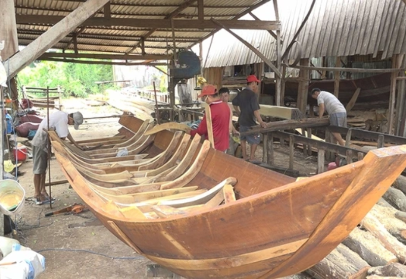 Đốt đèn đóng xuồng